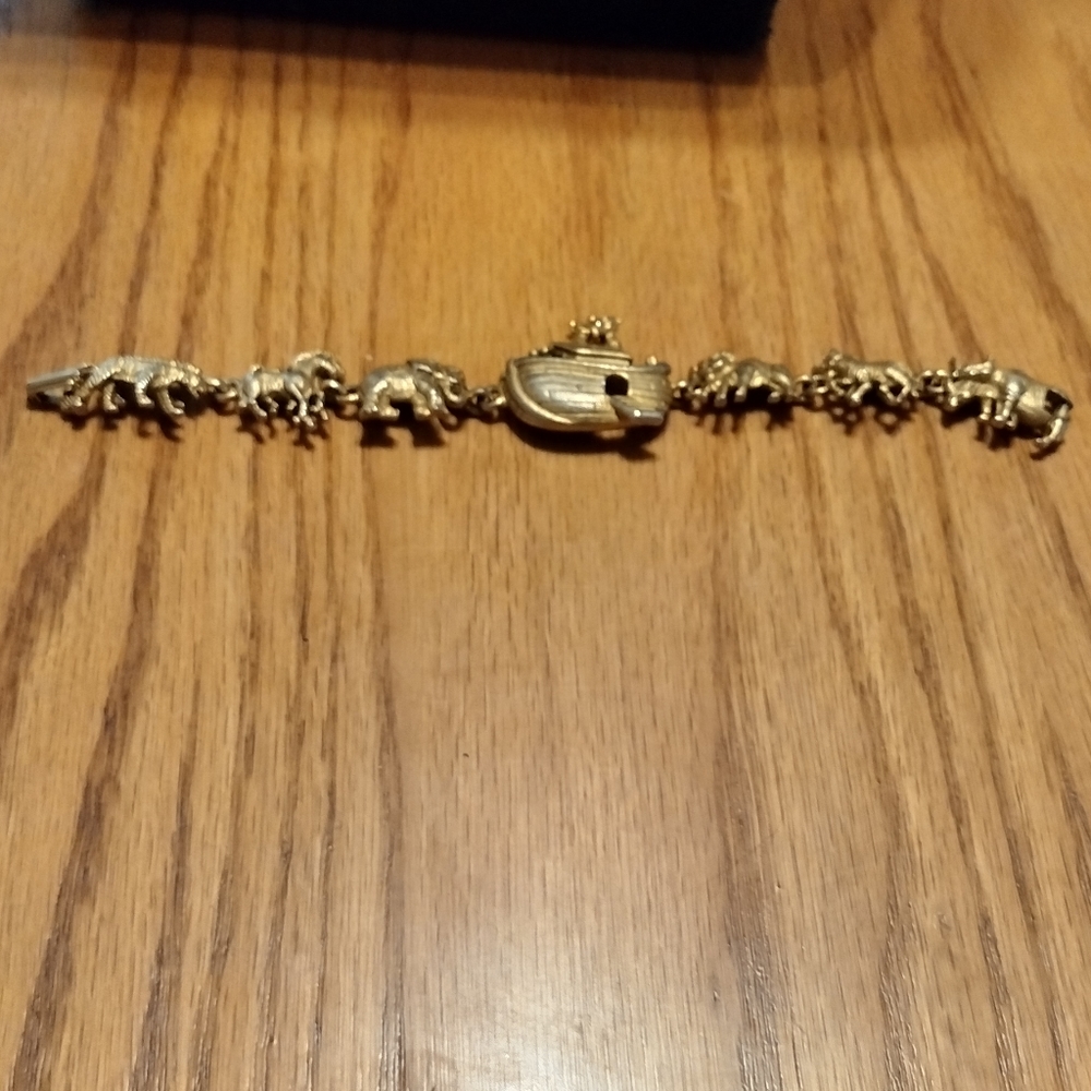 Vintage AKC design noa ark bracelet